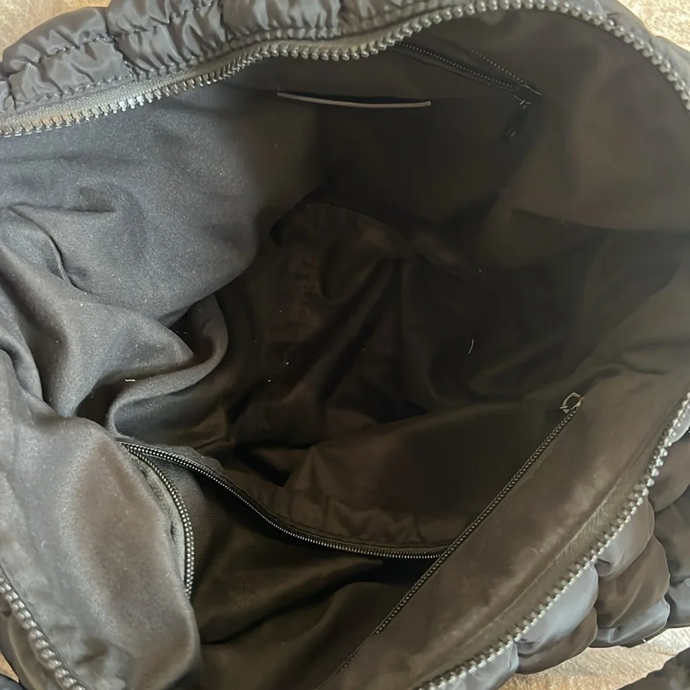 EUC like new FP Movement Quilted Carry All Bag. Color is Black.
17x20 - Picture 5 of 7